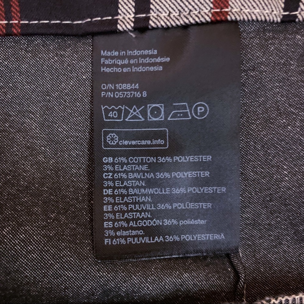 SOLD | H&M | Plaid Capri Slack - Picture 6 of 7